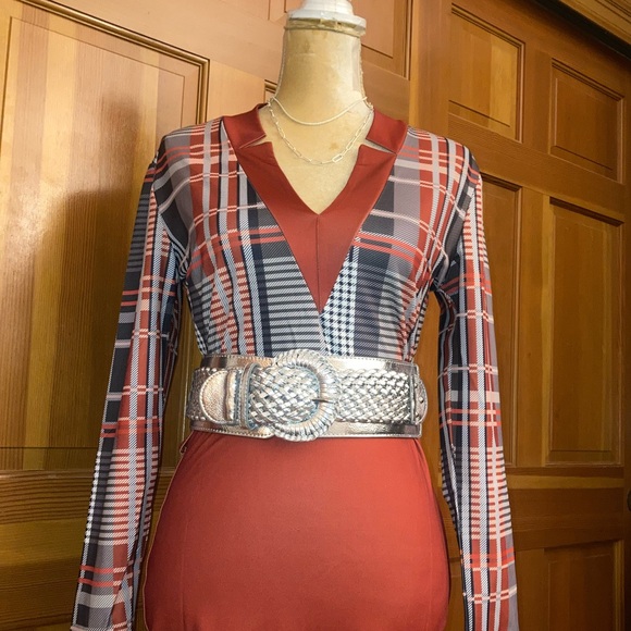 NWT, Lavishly Paris Belted Designer Dress. - Picture 9 of 16